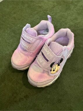 Minnie Mouse sneakers